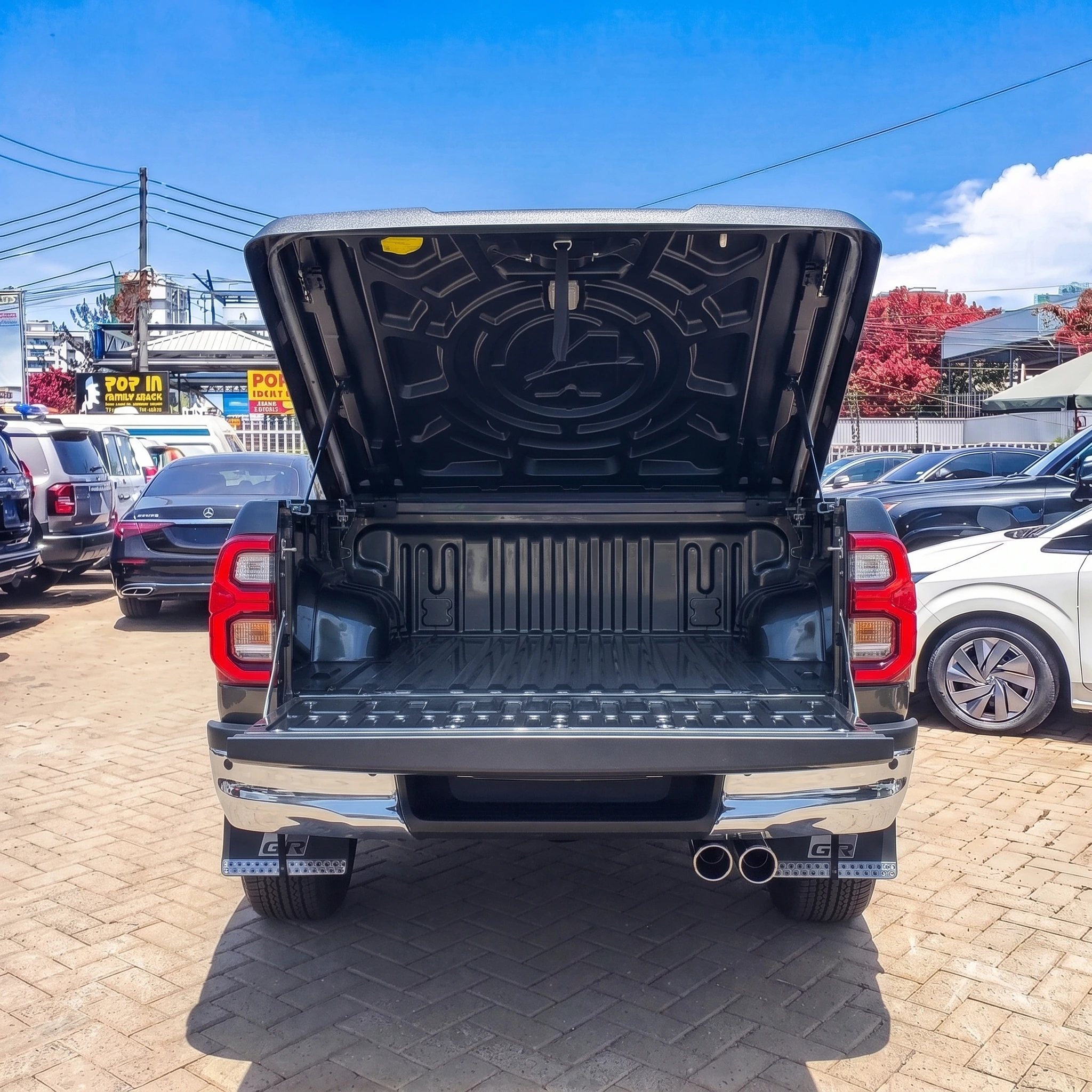 2023 Toyota HILUX — Photo 4