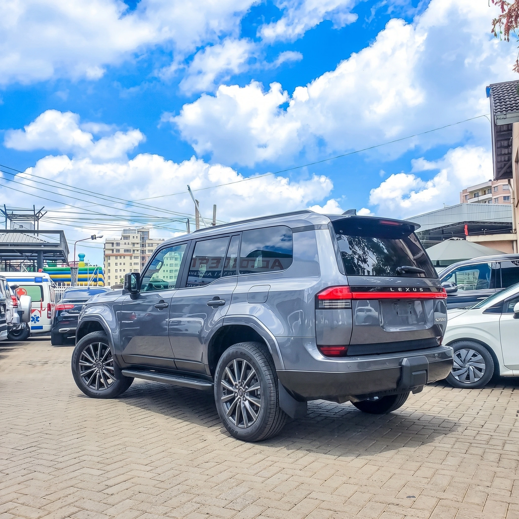 2025 Lexus GX550 — Photo 4