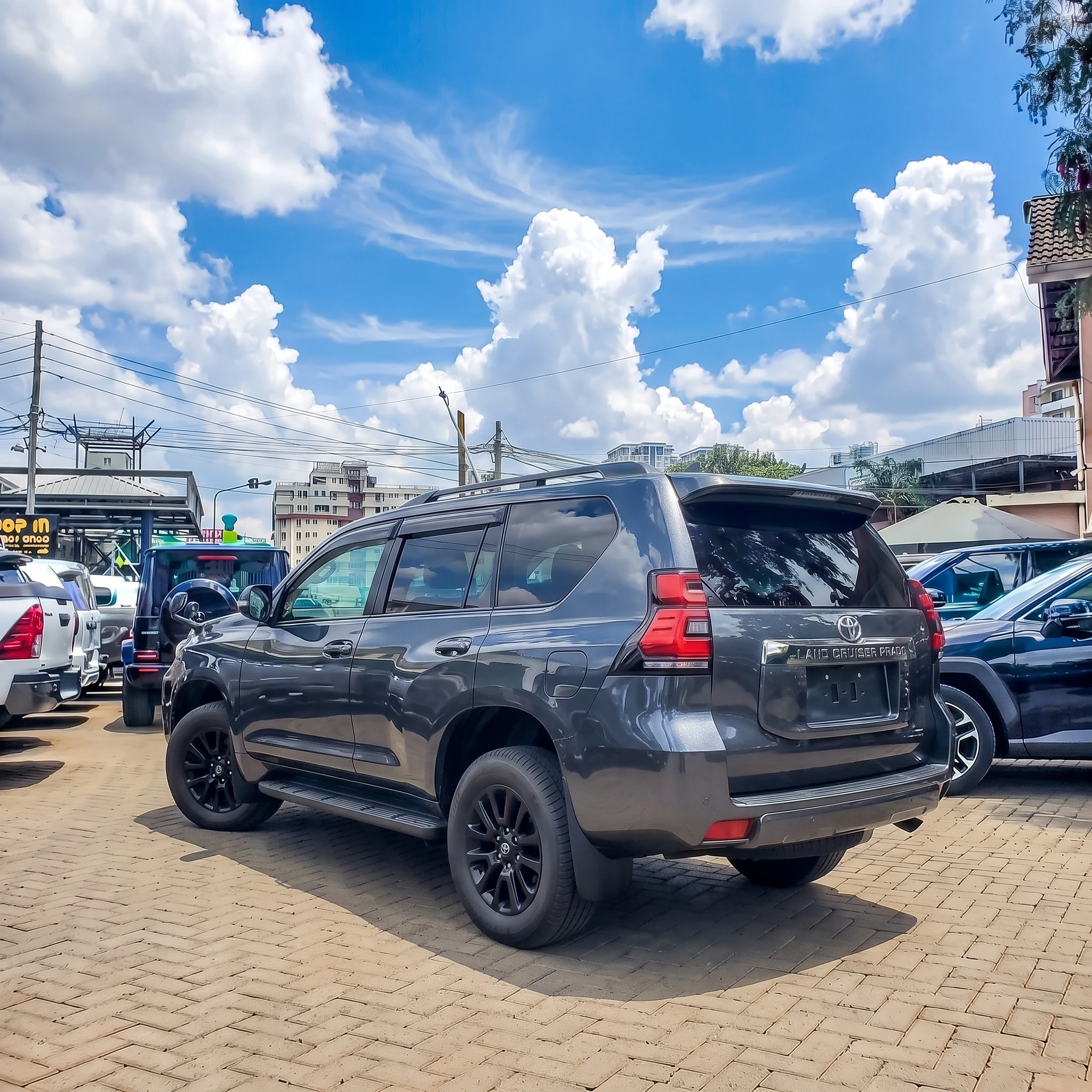 2021 Toyota LANDCRUISER PRADO — Photo 4