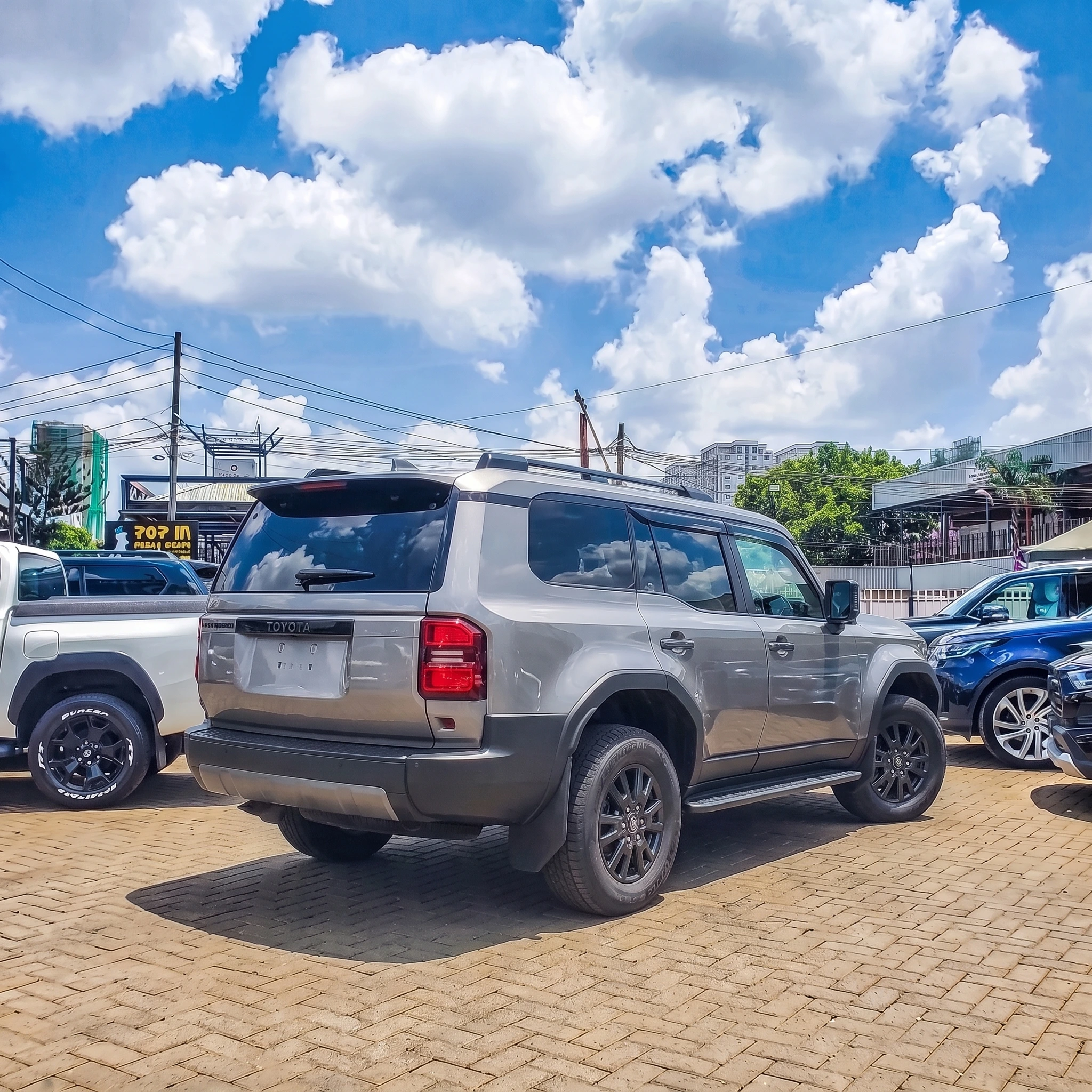2024 Toyota Land Cruiser Prado — Photo 2